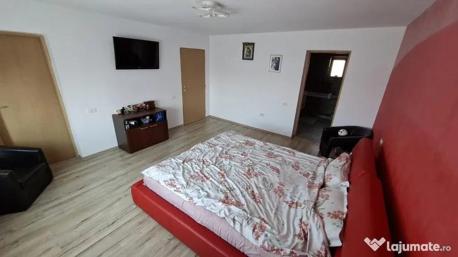 Casă cu 6 camere cu Teren 445 Mp în Nord