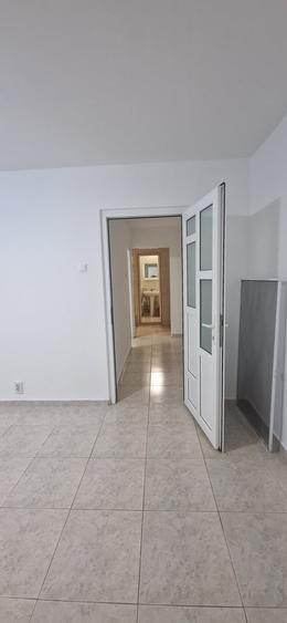 Apartament cu 2 camere decomandat în Valea Oltului