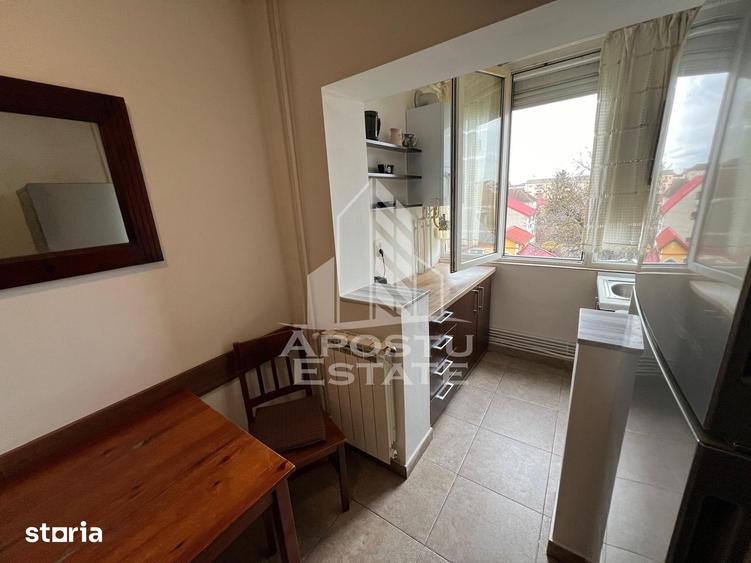 Apartament cu 3 camere decomandat în Dumbrăvița