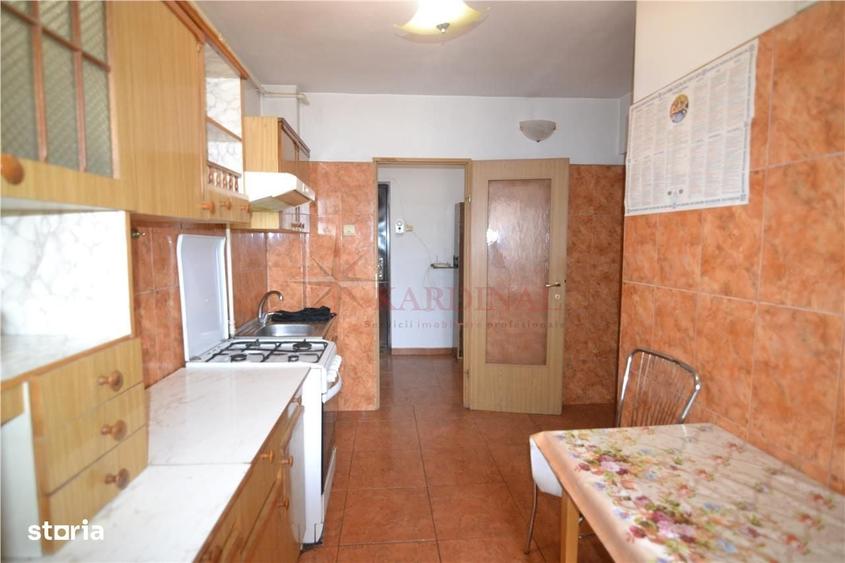 Apartament cu 3 camere decomandat în Județean