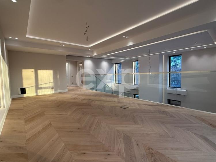 Apartament cu 4 camere decomandat în Sisești