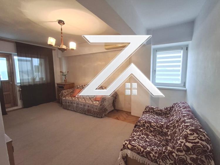Apartament cu 3 camere decomandat, mobilat în Siloz