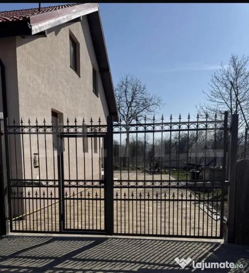 Casă cu 3 camere cu Teren 3200 Mp în Central