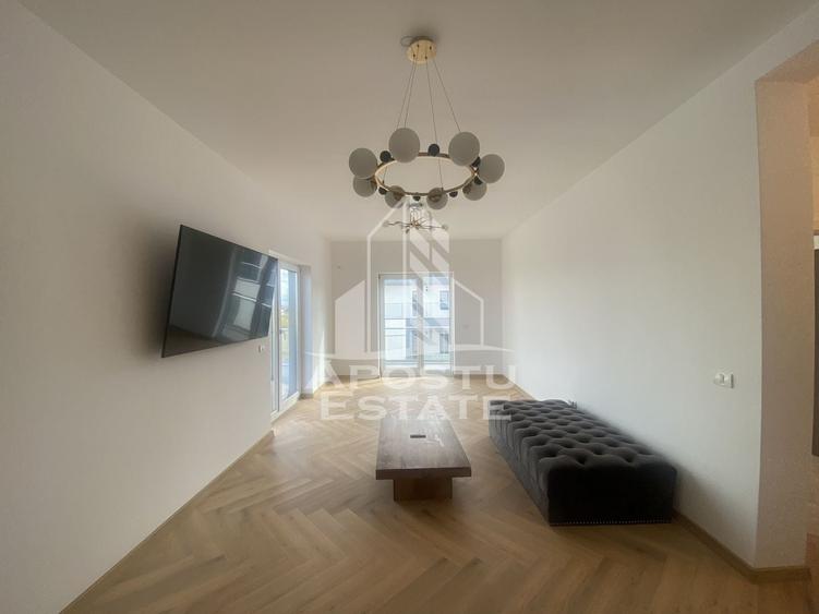 Apartament cu 3 camere decomandat, mobilat în Torontalului