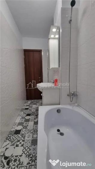 Garsonieră decomandată în Micro 20