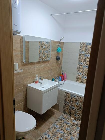 Apartament cu 3 camere decomandat în Panduri