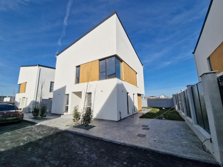 Casă individuală cu 6 camere cu Canalizare în Exterior Vest