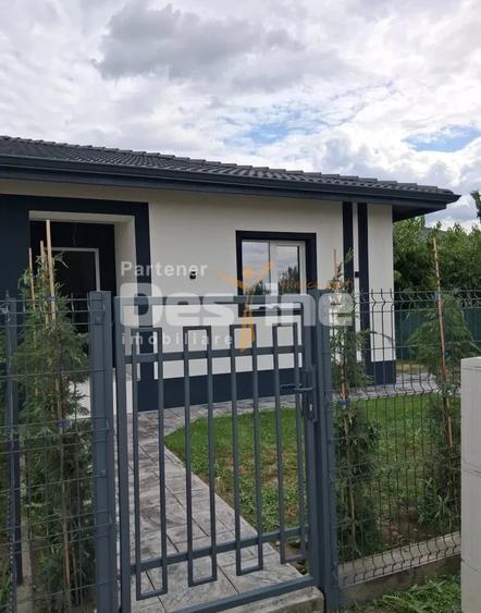 Casă individuală cu 3 camere cu Canalizare în Sânmihaiu Român