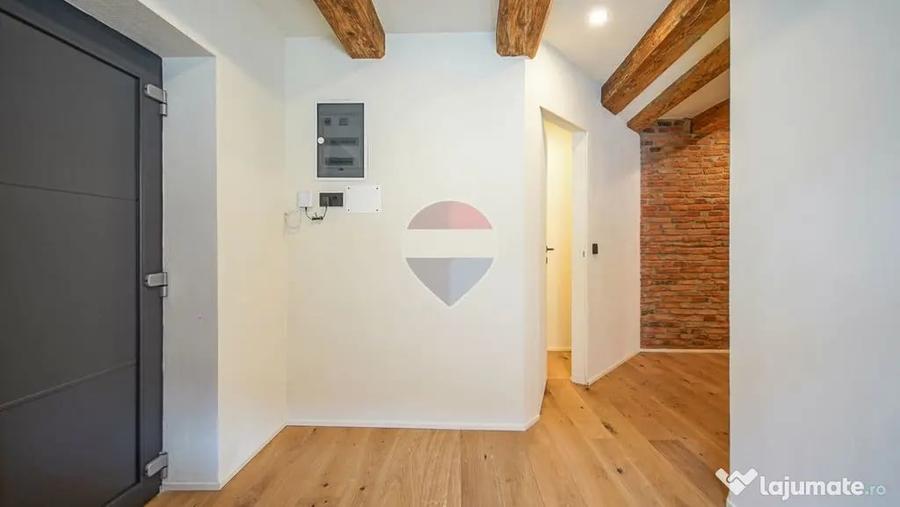 Apartament cu 3 camere decomandat în Centrul Istoric