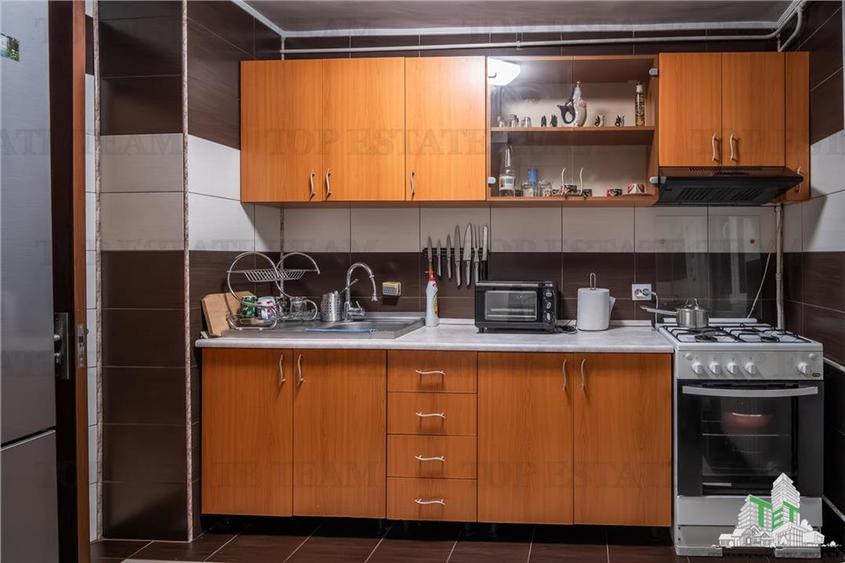 Apartament cu 3 camere decomandat, mobilat în Titan