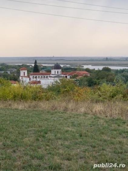 Teren de 4400 mp, în Comana