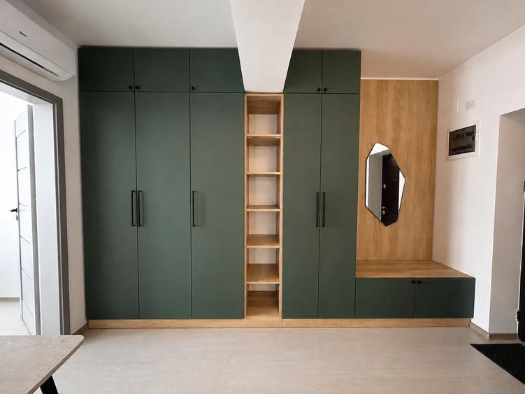 Apartament cu 3 camere semidecomandat în Sud