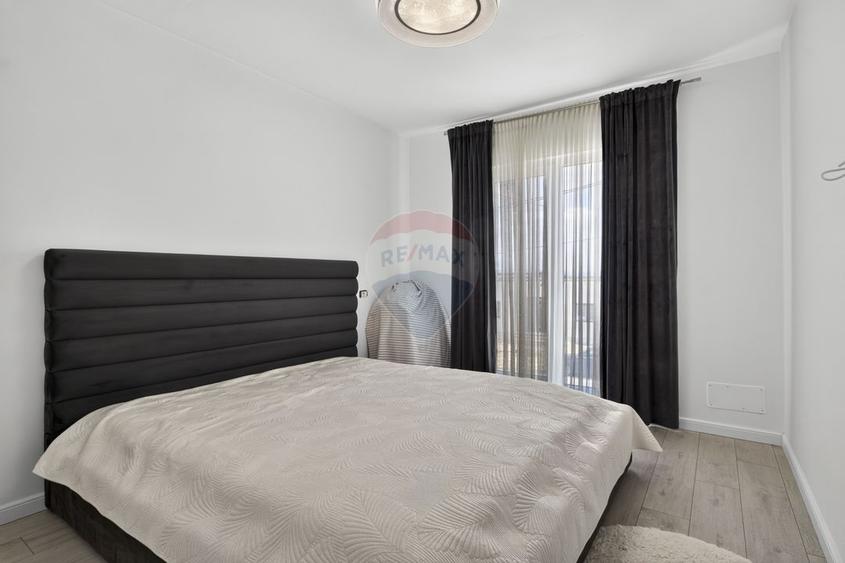 Duplex cu 8 camere cu Teren 491 Mp în Vladimirescu