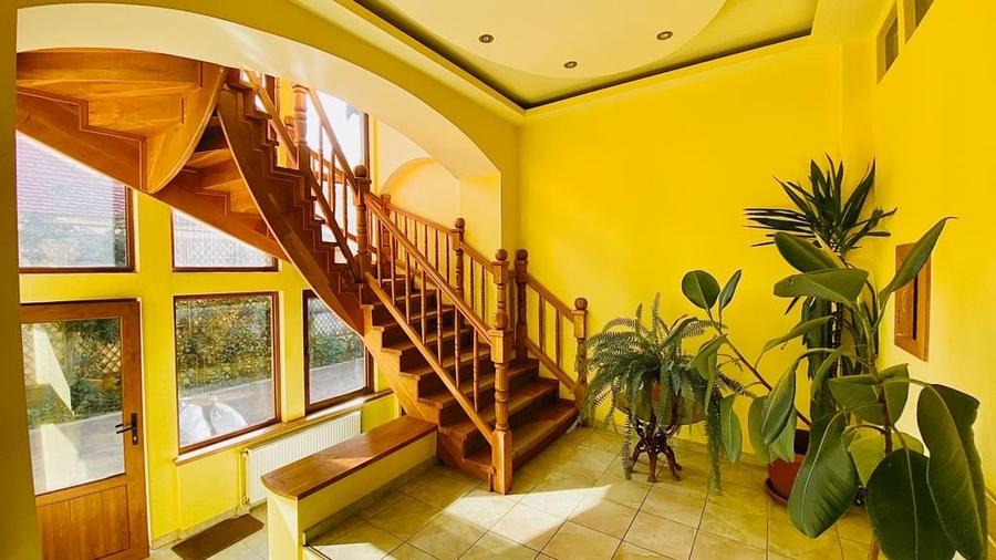 Casă individuală cu 5 camere cu Canalizare în Hălchiu