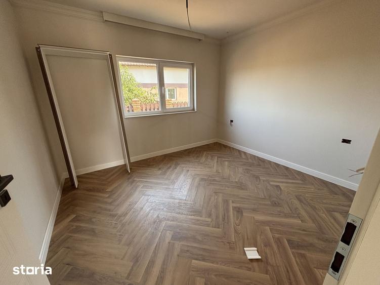 Casă cu 5 camere cu Teren 440 Mp în Malu Mare