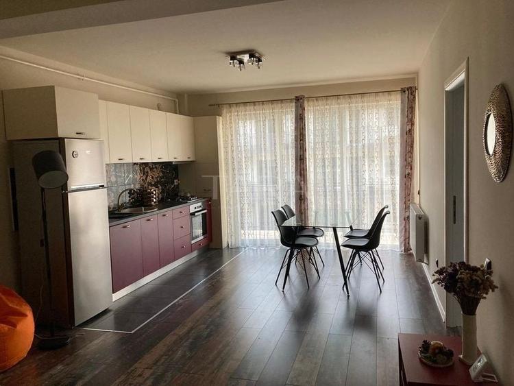 Apartament cu 2 camere semidecomandat, mobilat în Vest