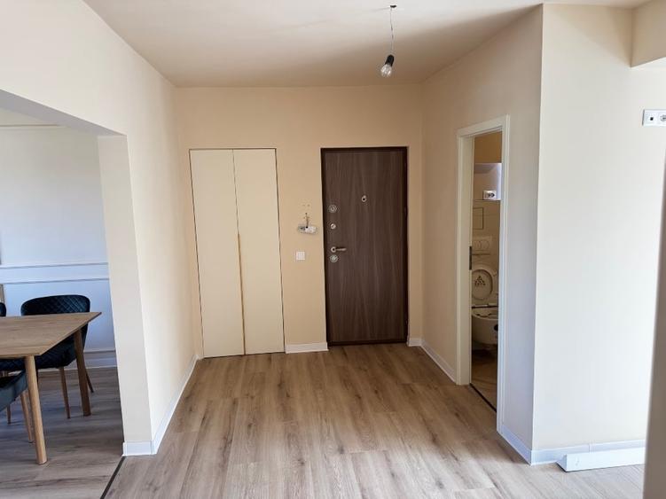 Apartament cu 4 camere decomandat, mobilat în Decebal