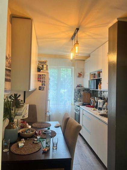 Apartament cu 4 camere semidecomandat, mobilat în Gorjului