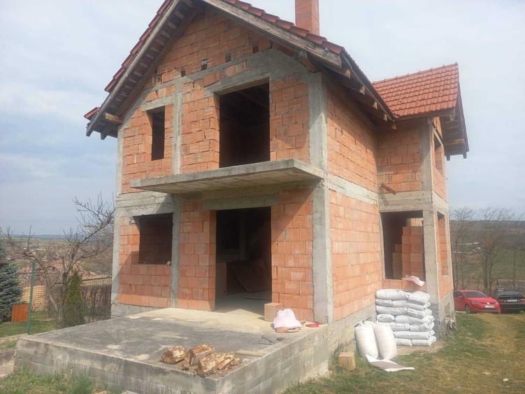 Casă cu 4 camere în Central