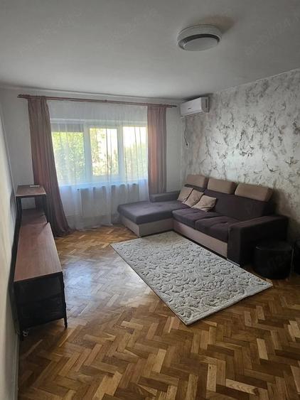 Apartament cu 3 camere decomandat în Lunei
