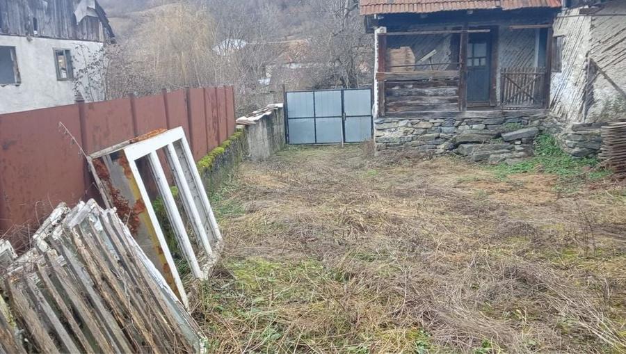 Casă cu 4 camere în Poiana