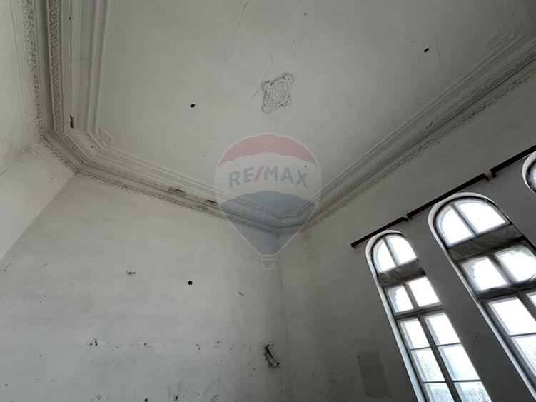 Spațiu comercial, de 2,500 mp, în Ultracentral