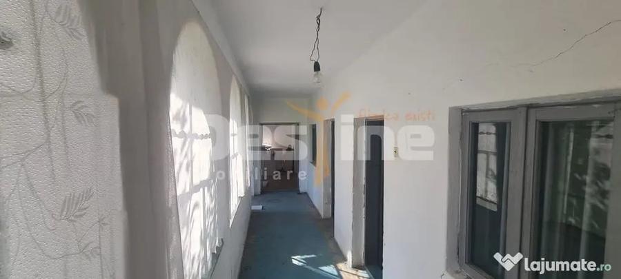 Casă cu 4 camere cu Teren 985 Mp în Malu cu Flori