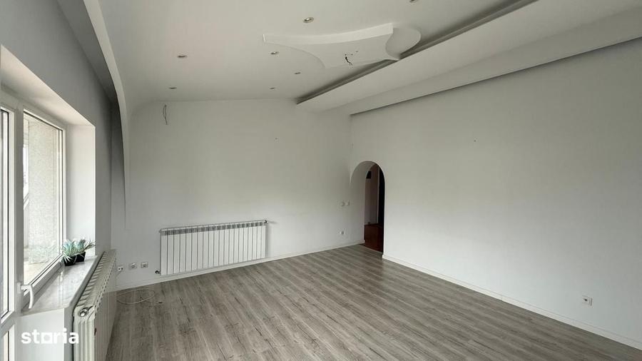Apartament cu 4 camere decomandat în Obcini