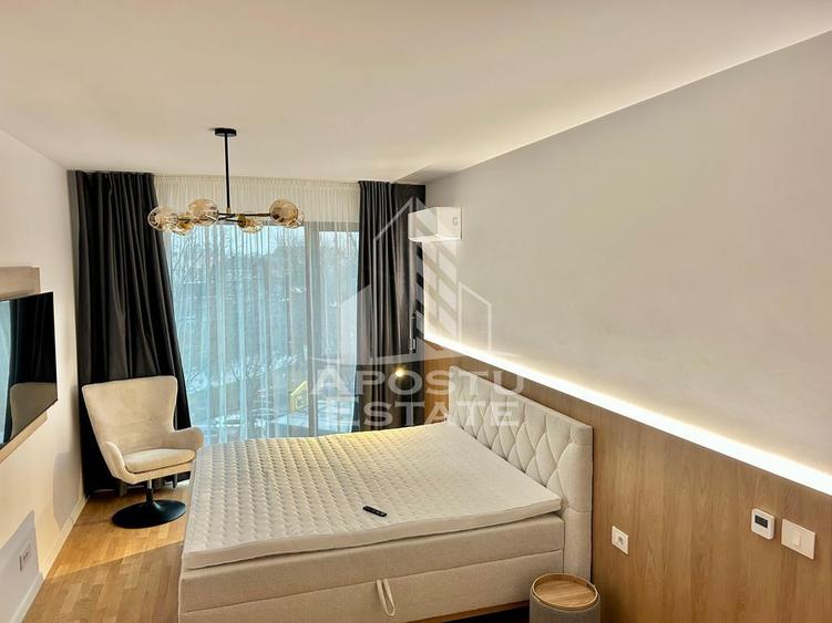 Apartament cu 4 camere semidecomandat, mobilat în Ultracentral