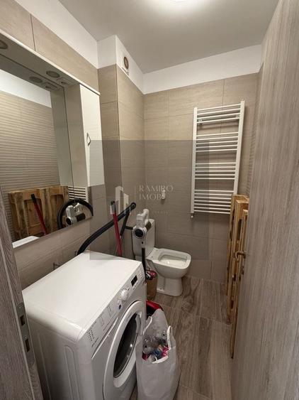 Apartament cu 3 camere semidecomandat în Metalurgiei