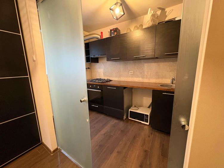 Apartament cu 3 camere semidecomandat în Tineretului