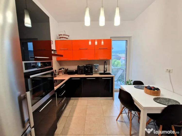 Apartament cu 4 camere decomandat în Central