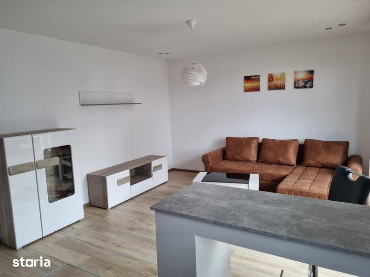 Apartament cu 2 camere decomandat în Tractorul
