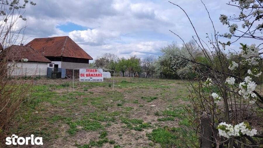 Teren de 4600 mp, în Recea