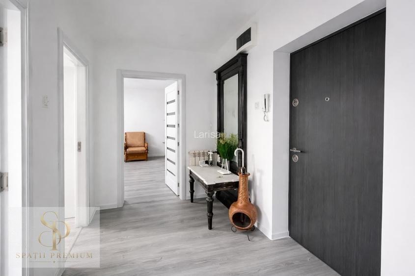 Apartament 2 camere | Bd. Decebal - Piața Alba Iulia | Vedere stradală