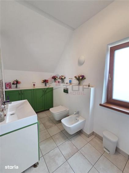 Casă cu 7 camere cu Teren 4589 Mp în Central