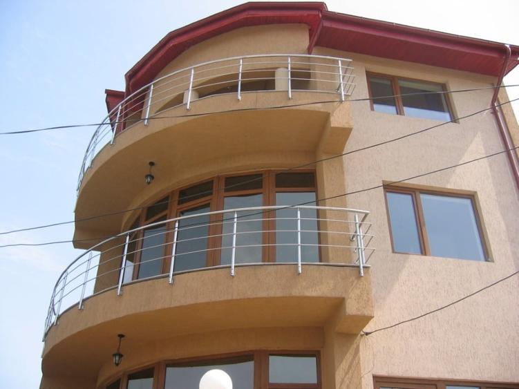 Casă individuală cu 5 camere cu Canalizare în 1 Mai