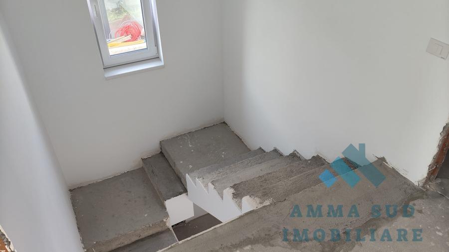 Casă individuală cu 4 camere cu Canalizare în Glina