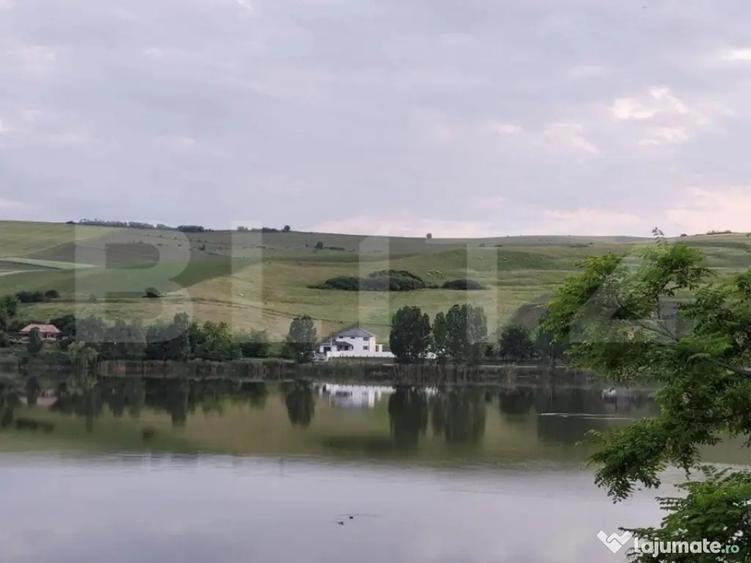 Casă cu 7 camere cu Teren 3500 Mp în Mociu