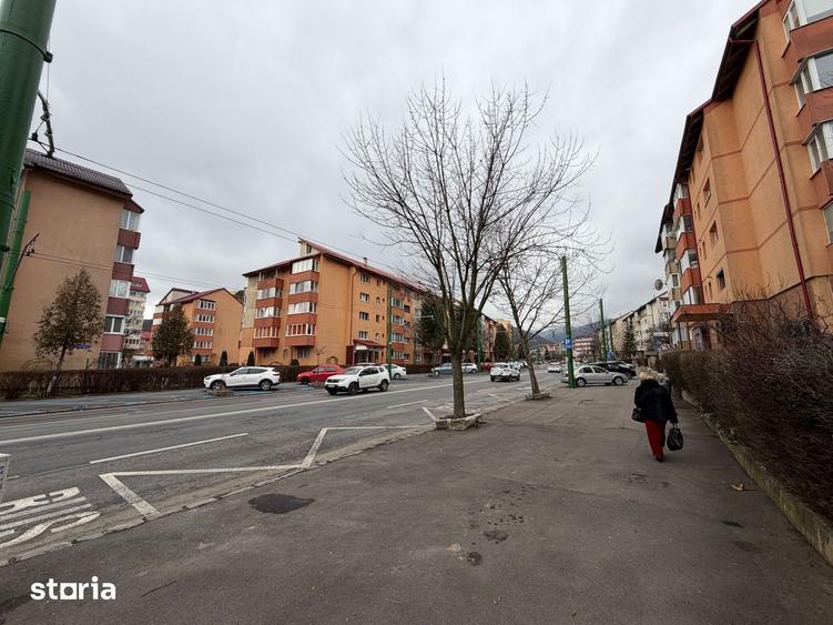 Apartament cu 3 camere decomandat, mobilat în Răcădău