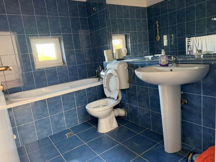 Casă cu 5 camere cu Teren 250 Mp în Central