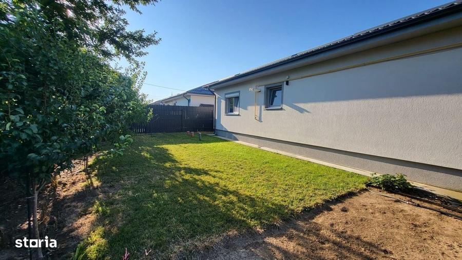 Casă cu 3 camere în Săbăreni