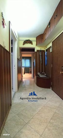 Apartament cu 4 camere de vanzare in Micro 16 - 5