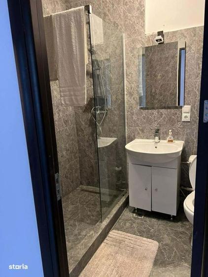 Apartament cu 3 camere semidecomandat în Calea București