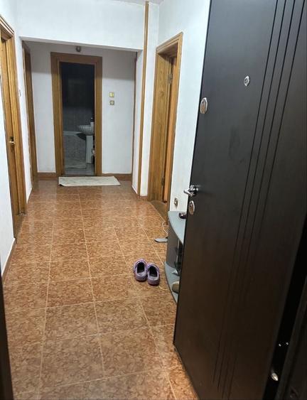 Apartament cu 3 camere decomandat în Școlilor