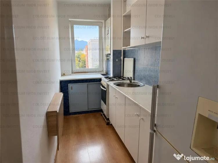 Apartament cu 3 camere semidecomandat în Florilor