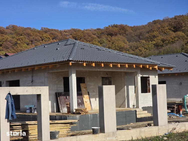 Casă cu 4 camere cu Teren 500 Mp în Primăverii