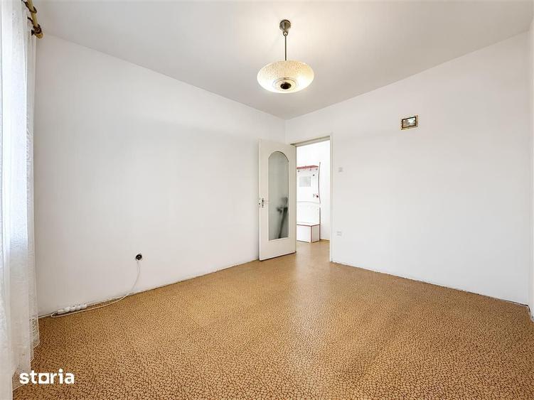 Apartament cu 3 camere semidecomandat în Griviței