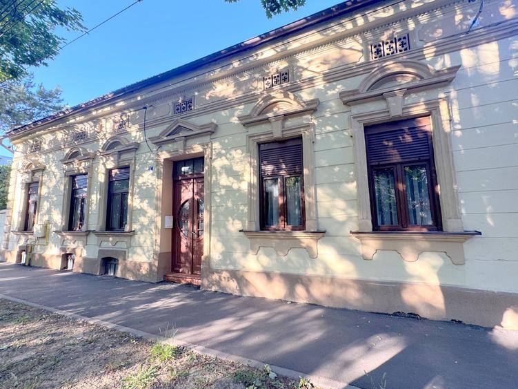 Casă individuală cu 6 camere cu Canalizare în Elisabetin