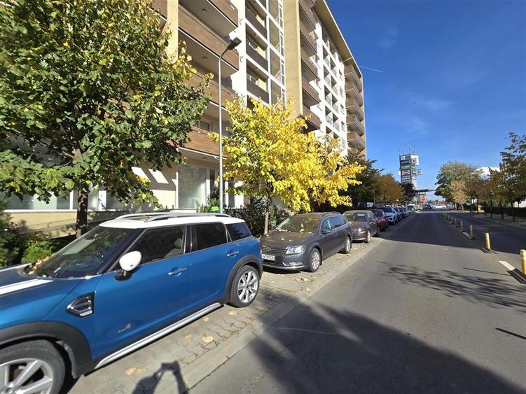 Apartament cu 2 camere decomandat, mobilat în Tractorul